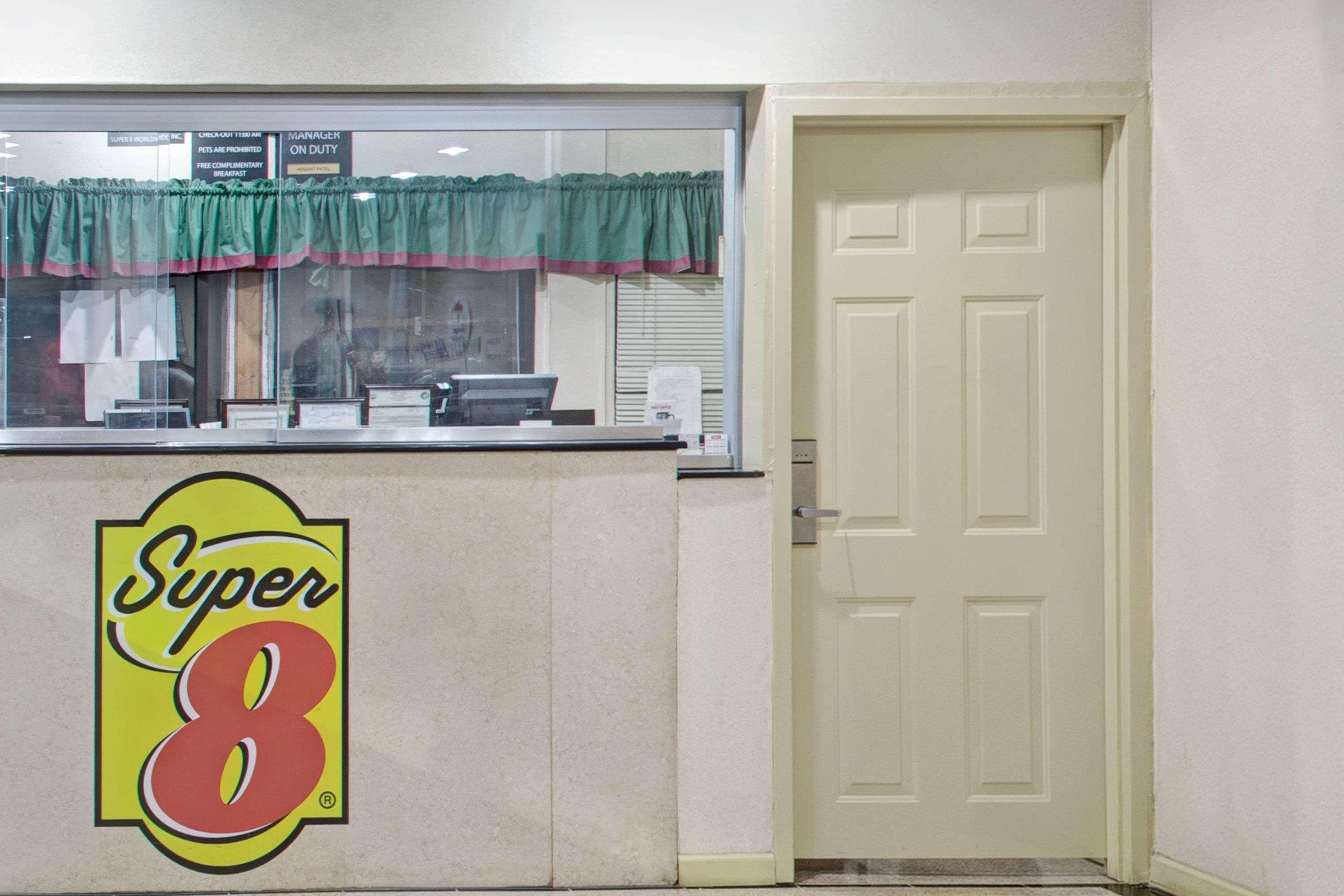 Super 8 By Wyndham Suwanee Hotel Buitenkant foto