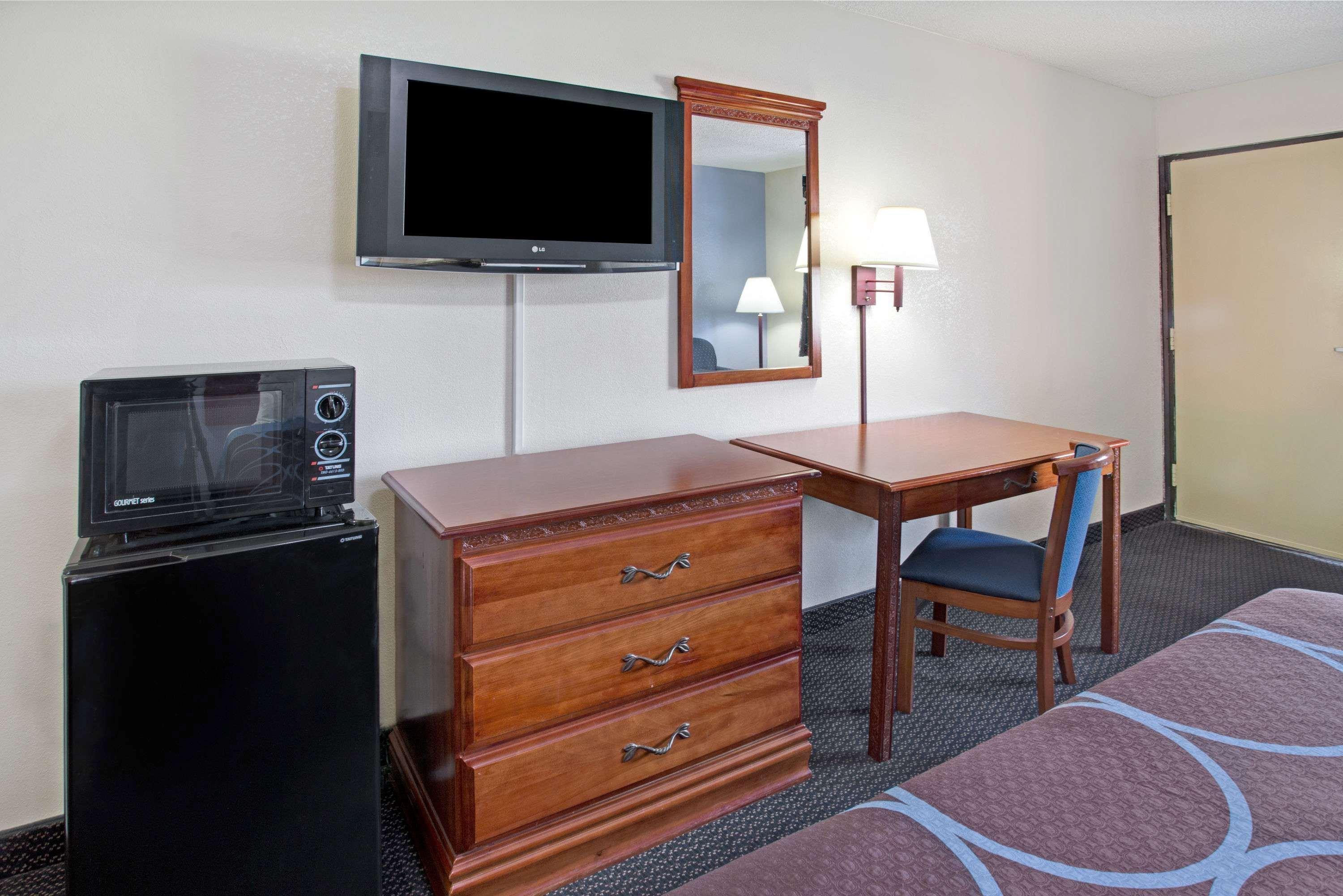 Super 8 By Wyndham Suwanee Hotel Buitenkant foto