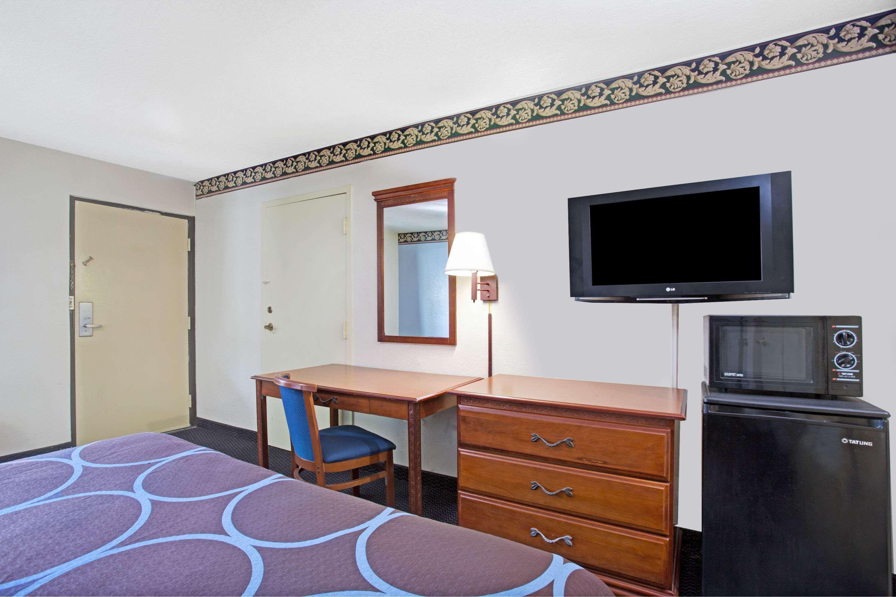 Super 8 By Wyndham Suwanee Hotel Buitenkant foto
