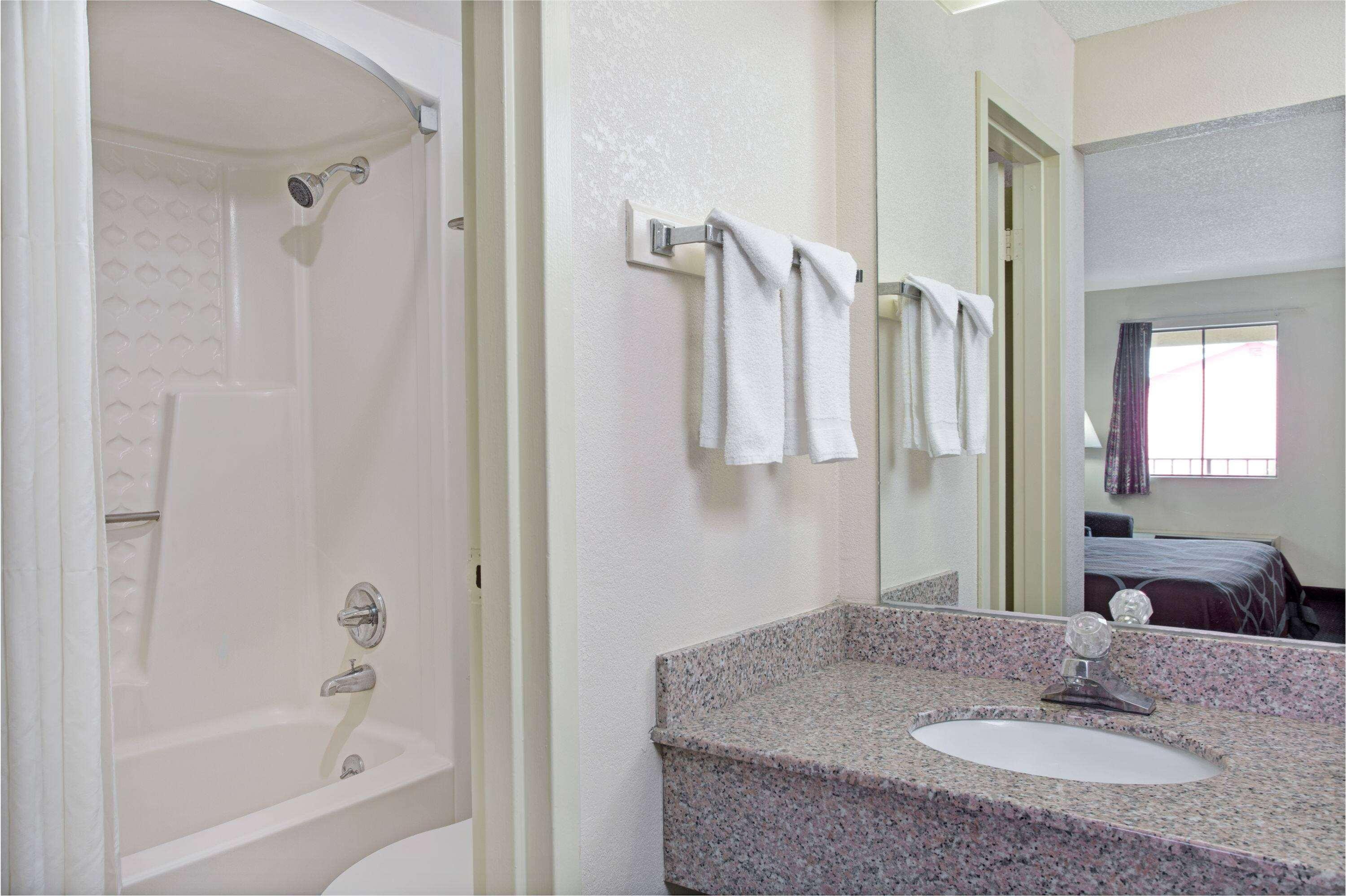 Super 8 By Wyndham Suwanee Hotel Buitenkant foto