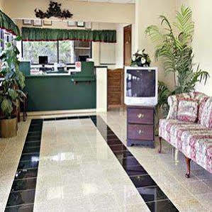Super 8 By Wyndham Suwanee Hotel Buitenkant foto